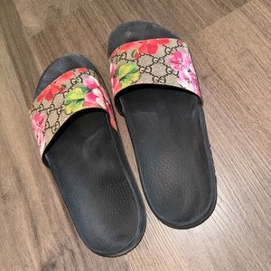 Gucci slippers size 9